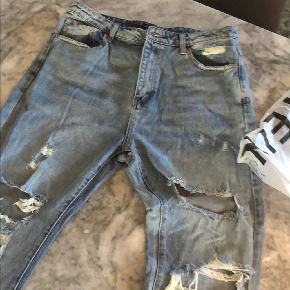 Distressed high waisted jeans